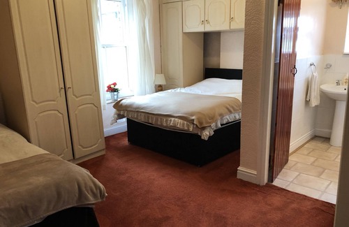 Caerwys House | Historic House with 4 Ensuite Bedrooms Lounge and Kitchen