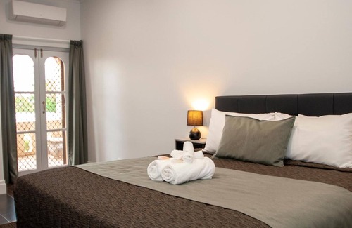 Leeton Hotel | Historic Hydro Motor Inn