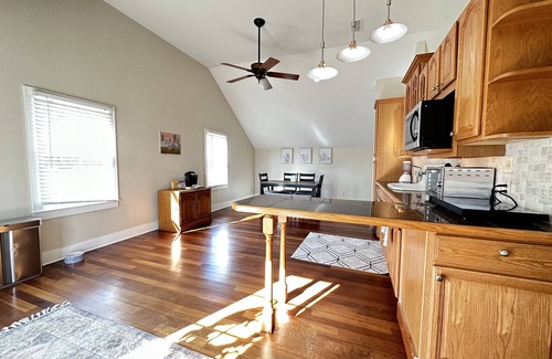 Southern Oaks House | Historic lakefront guesthouse