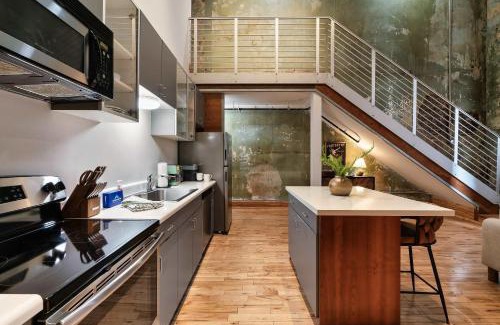 Old City Apartment | Historic Loft Retreat N Downtown Knoxville
