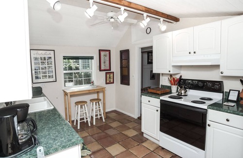 Historic Downtown Apalachicola House | Historic Raney Guest Cottage in Downtown Apalachicola Florida