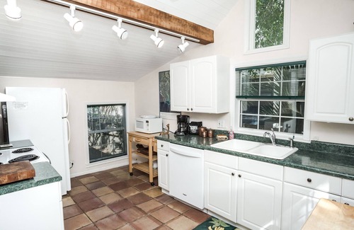 Historic Downtown Apalachicola House | Historic Raney Guest Cottage in Downtown Apalachicola Florida