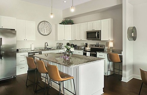 Loudon House | Historic Renovated 4-BD Townhome - City Side
