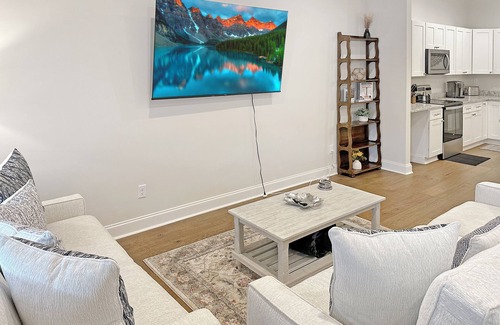 Loudon House | Historic Renovated 4-BD Townhome - Scenic Side