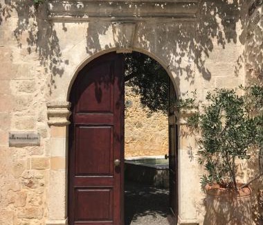 Maroulas Villa | Historic Venetian Castle ideal for family events!