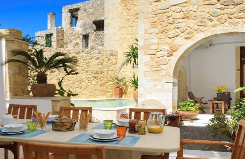 Maroulas Villa | Historic Venetian Castle ideal for family events!