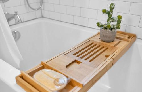 Richland House | Historic West End Guest Studio Suite by SkyRun Nashville