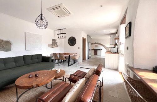 Slap House | Historic Wine-Stone House