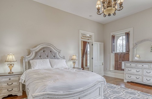 Bristol House | Historical 5-bedroom luxurious house