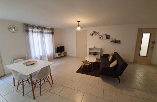 Pezenas Apartment | Historical center of Pézenas