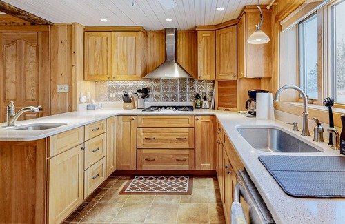 Eastern Vermont House | Historical countryside home with Peloton & amazing views - dog-friendly