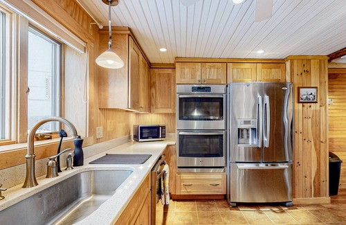 Eastern Vermont House | Historical countryside home with Peloton & amazing views - dog-friendly