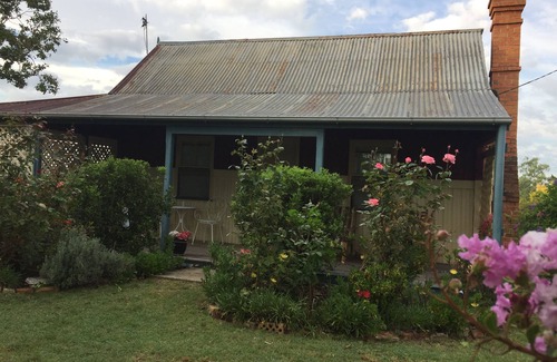Texas Cottage | Historical workers cottage in the Main Street of Texas
