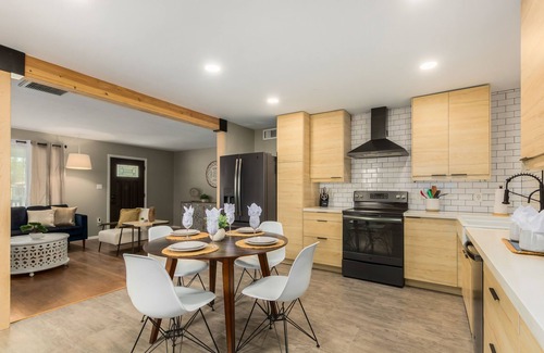 Coronado House | Historically Modern! Walk to Banner University! Heart of Phoenix!