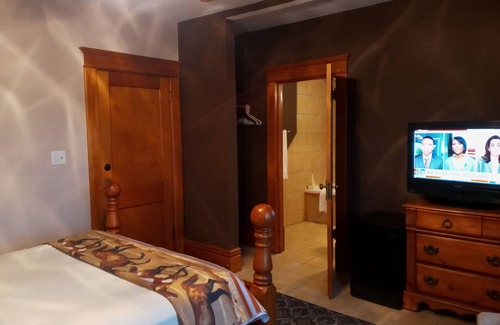 Pierre Bed & Breakfast | Hitching Horse Inn