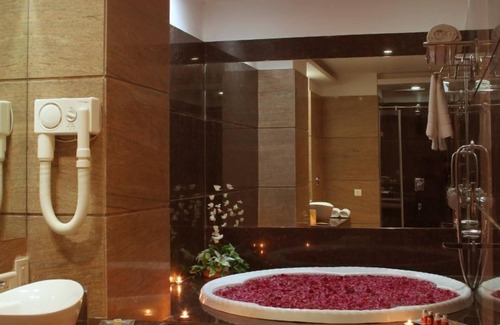 Amritsar Hotel | HK Clarks Inn, Amritsar