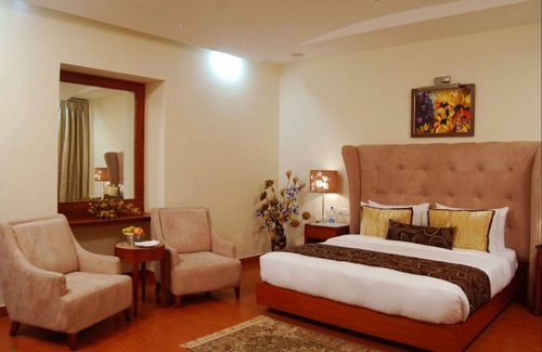 Amritsar Hotel | HK Clarks Inn, Amritsar