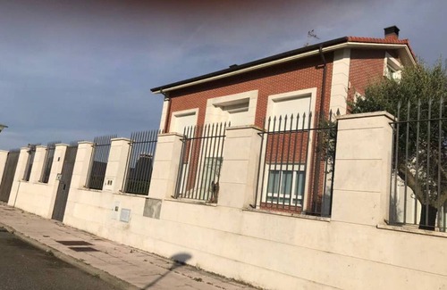 Santo Domingo de la Calzada House | HOUSE WITH POOL IN A UNIQUE BODEGAS ENVIRONMENT
