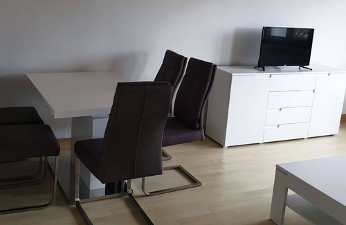 Eppelheim Apartment | HÖ01 large apartment with dryer and washing machine