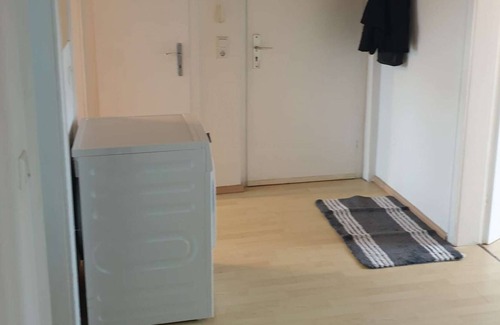Eppelheim Apartment | HÖ01 large apartment with dryer and washing machine