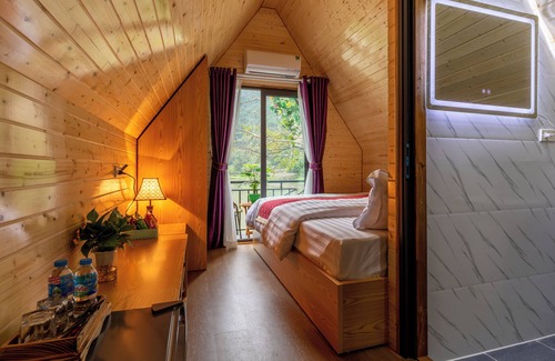 Hoa Lu Resort | Hoang Minh Mountainside Villa