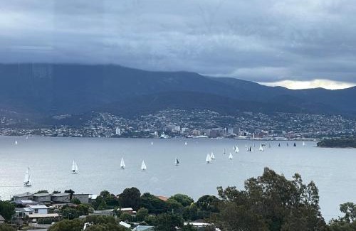 Howrah Apartment | Hobart panoramic view with Spas