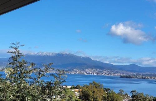 Howrah Apartment | Hobart panoramic view with Spas