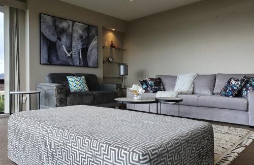 Howrah Apartment | Hobart panoramic view with Spas