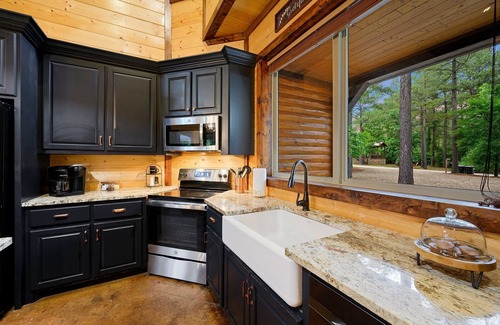 Hochatown Cabin | Hochatown 4 bedroom 3 bath - Hot Tub, Fireplace, Game&Bunk Room, Playground