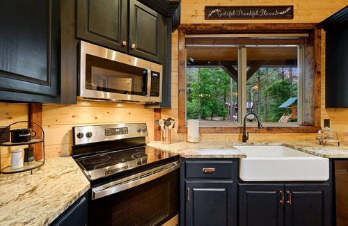 Hochatown Cabin | Hochatown 4 bedroom 3 bath - Hot Tub, Fireplace, Game&Bunk Room, Playground