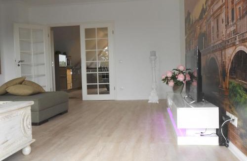 Halstenbek Apartment | Hochwertig Eingerichtete Ferienwohnung Mit Balkon
