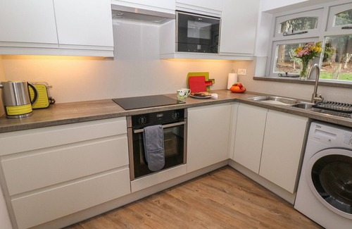 High Peak Cottage | HOCKERLEY COTTAGE, romantic, with a garden in Whaley Bridge