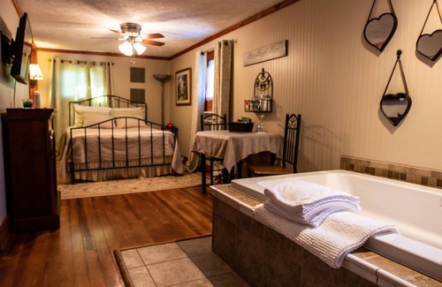 Logan House | Hocking Hills Inn