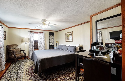 Logan House | Hocking Hills Inn