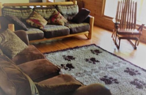 Logan Cabin | Hocking Hills Lodge on 80 acres -HotTub & GameRoom