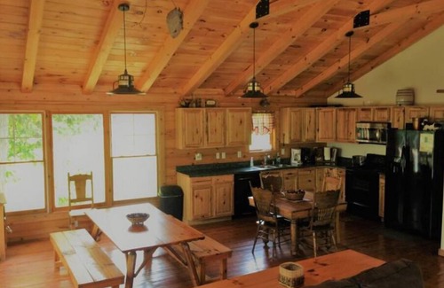 Logan Cabin | Hocking Hills Lodge on 80 acres -HotTub & GameRoom