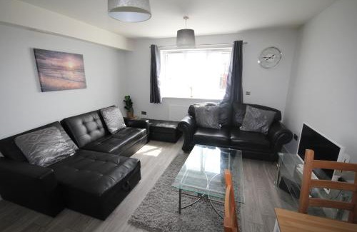 Yiewsley Apartment | Holden Court Apartment - Apt 1