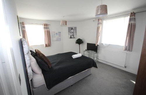 Yiewsley Apartment | Holden Court Apartment - Apt 1