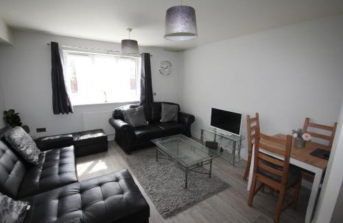 Yiewsley Apartment | Holden Court Apartment - Apt 1