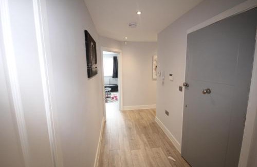 Yiewsley Apartment | Holden Court Apartment - Apt 1