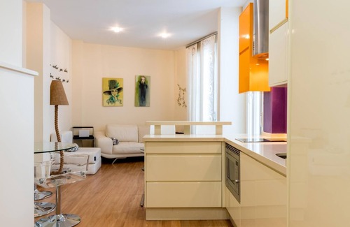 Nervion Apartment | Holi-Rent Goya 1 bedroom apartment in Nervión.