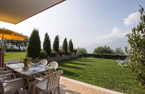 Frader Apartment | Holiday apartment with terrace and beautiful lake view