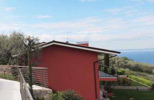 Frader Apartment | Holiday apartment with terrace and beautiful lake view