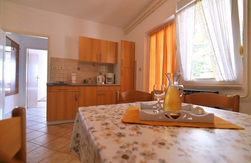 Donji Kraj Apartment | Holiday apartment with terrace near the sea