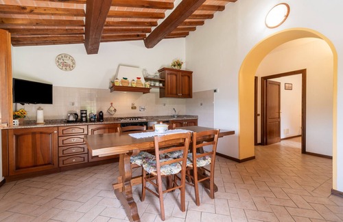 Lisciano Niccone Other | Holiday Apartment 'Pugnano Alto - Tabacco' with Shared Pool, Private Terrace and Wi-Fi