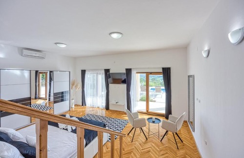 Sveti Martin House | Holiday Apartment Aida with Private Pool
