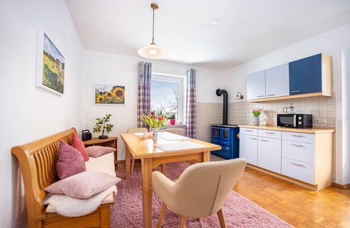 Heitlern Apartment | Holiday Apartment 'Breitenbergblick' with Mountain View, Balcony and Wi-Fi