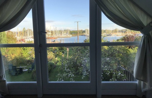 Arnis House | Holiday Apartment 'Bullerbü Ferienhäuschen Arnis' with Private Terrace and Own Garden