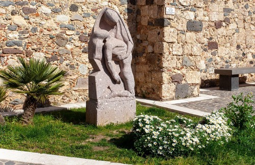 Galtelli Apartment | Holiday Apartment "Casa Samuel" with Shared Terrace, A/C & Wi-Fi
