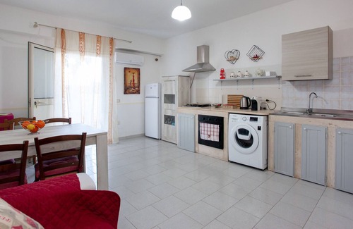 Galtelli Apartment | Holiday Apartment "Casa Samuel" with Shared Terrace, A/C & Wi-Fi